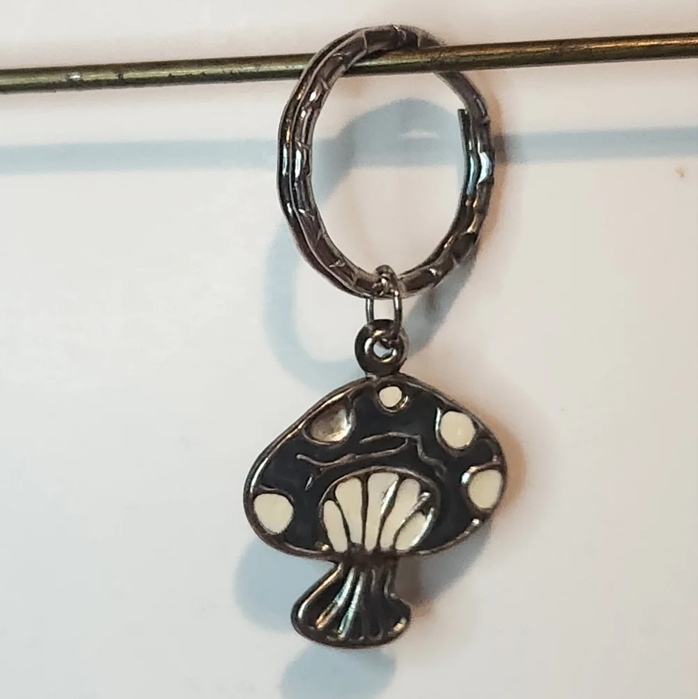 2” Unbranded Silver and Dark Grey Mushroom Keychain
